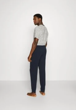 Pier One 2 PACK - Nachtwäsche Hose - Dark Blue/mottled Light Grey 11 Pier One 2 PACK - Nachtwäsche Hose - Dark Blue/mottled Light Grey -Pier One 058df6f0d3f34a2aaf1cb22da08558a8