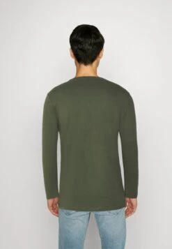 Pier One 2 PACK - Langarmshirt - Off-white/dark Green 10 Pier One 2 PACK - Langarmshirt - Off-white/dark Green -Pier One 0759921164bf4a61ad41012bec4a7502