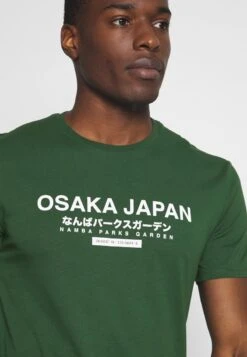Pier One OSAKA TEE - T-Shirt Print - Green 13 Pier One OSAKA TEE - T-Shirt Print - Green -Pier One 4b25f2d9cd2c4d1e9f57db52739f0ca1
