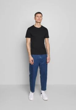 Pier One T-Shirt Basic - Black/white/blue 13 Pier One T-Shirt Basic - Black/white/blue -Pier One 57ef8b5d90b840ff83dd93f74f432d58 1