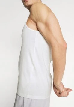 Pier One 3 PACK - Unterhemd/-shirt - Dark Blue/bordeaux/off-white 13 Pier One 3 PACK - Unterhemd/-shirt - Dark Blue/bordeaux/off-white -Pier One c107c99d278e430b8a693d0ec45ebe1a