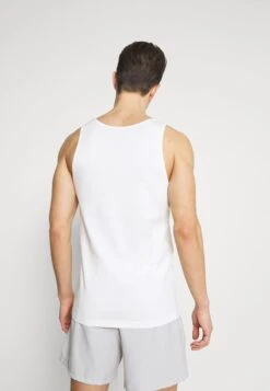 Pier One 3 PACK - Unterhemd/-shirt - Dark Blue/bordeaux/off-white 9 Pier One 3 PACK - Unterhemd/-shirt - Dark Blue/bordeaux/off-white -Pier One c9fc11baa1d846e6828598b2538e9190