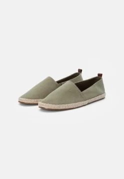 Pier One RENA ESPADRILLE UNISEX - Espadrille - Olive 9 Pier One RENA ESPADRILLE UNISEX - Espadrille - Olive -Pier One d5d60608eb9b432d87e5491dbc7d9859