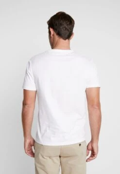 Pier One 3 PACK - T-Shirt Basic - White 10 Pier One 3 PACK - T-Shirt Basic - White -Pier One dd9b35a7ff65475f8768ff00fea41e9f