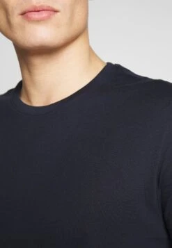 Pier One 2 PACK - T-Shirt Basic - White/dark Blue 13 Pier One 2 PACK - T-Shirt Basic - White/dark Blue -Pier One de6827f8d2cf4a2c856d09a9d7f8109d